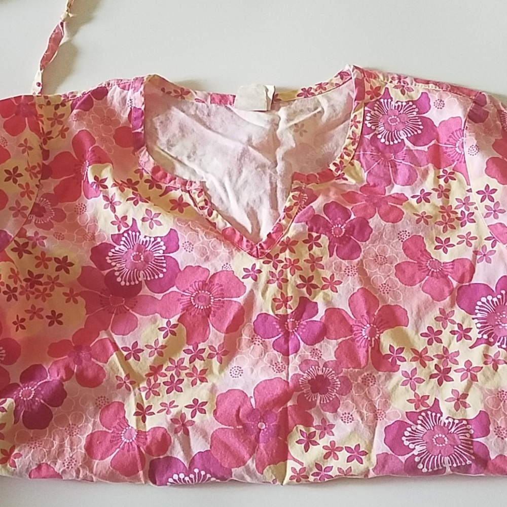 Nursing scrub top